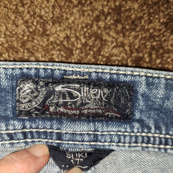 Silver SUKI 17" Distressed With Embroidered Pockets Western Glove Works Jeans - Picture 8 of 12